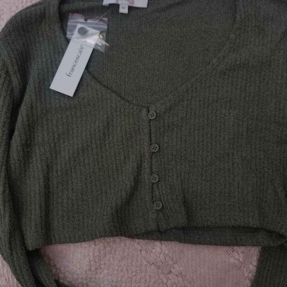 NWT Francesca’s Medium Ribbed Cropped Olive Cardigan - Picture 3 of 3